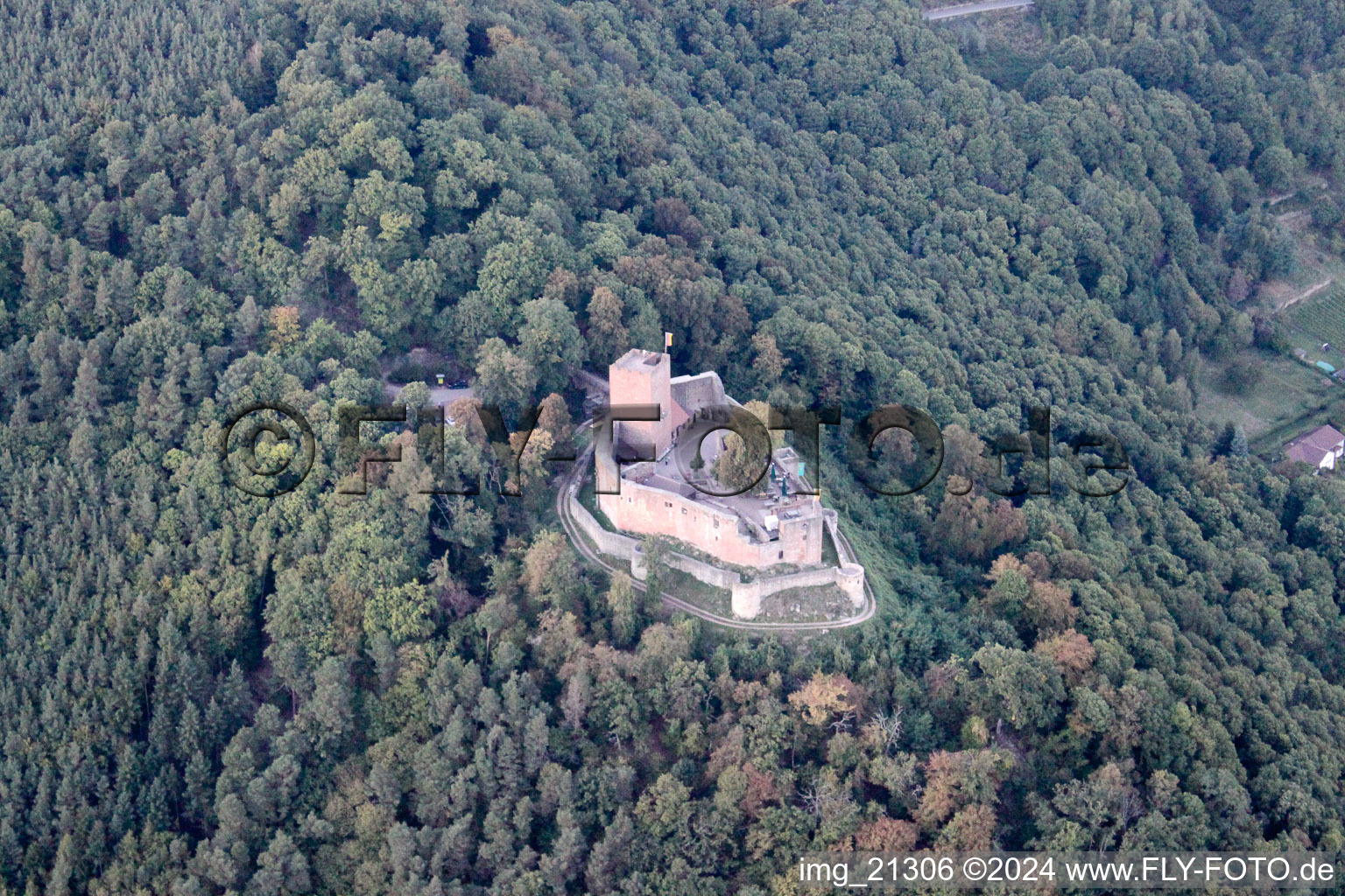 Château de Landeck à Klingenmünster dans le département Rhénanie-Palatinat, Allemagne hors des airs