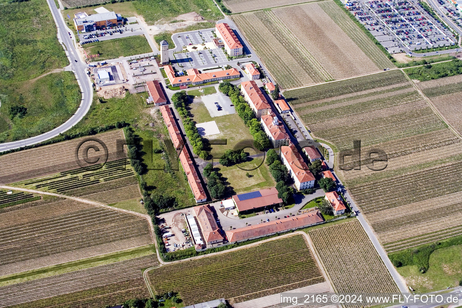 Le Quartier-Hornbach à Neustadt an der Weinstraße dans le département Rhénanie-Palatinat, Allemagne vue du ciel