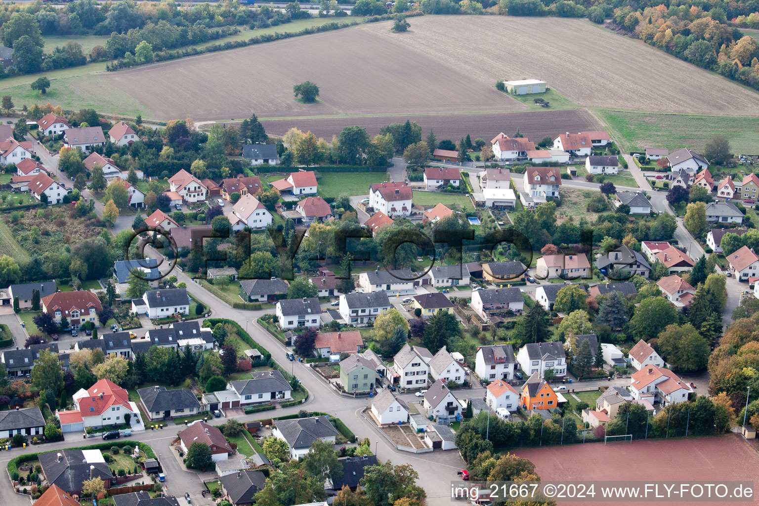 Eppelsheim dans le département Rhénanie-Palatinat, Allemagne vu d'un drone