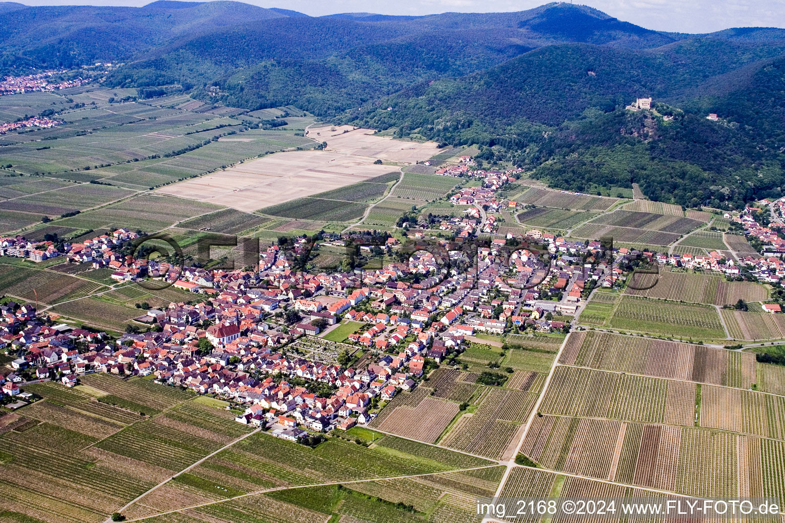 Vue d'oiseau de Quartier Diedesfeld in Neustadt an der Weinstraße dans le département Rhénanie-Palatinat, Allemagne