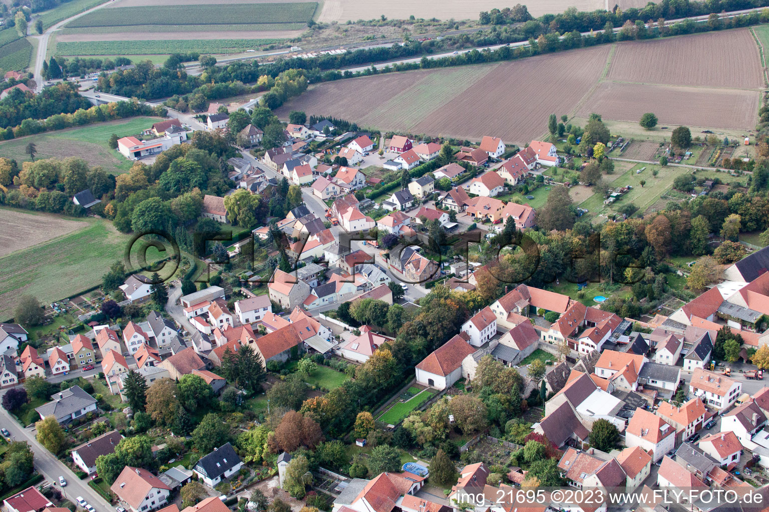 Eppelsheim dans le département Rhénanie-Palatinat, Allemagne vu d'un drone