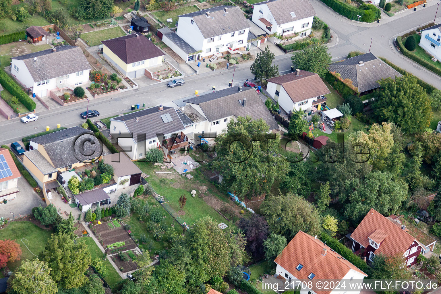 Dans le jardin du moulin à Eppelsheim dans le département Rhénanie-Palatinat, Allemagne d'en haut