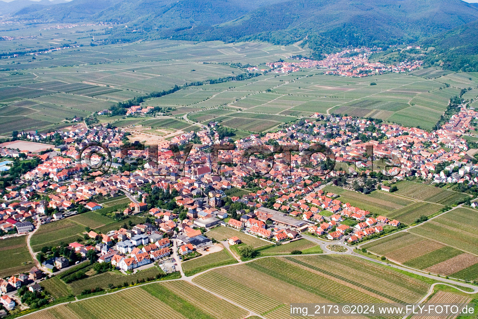 Image drone de Quartier Diedesfeld in Neustadt an der Weinstraße dans le département Rhénanie-Palatinat, Allemagne