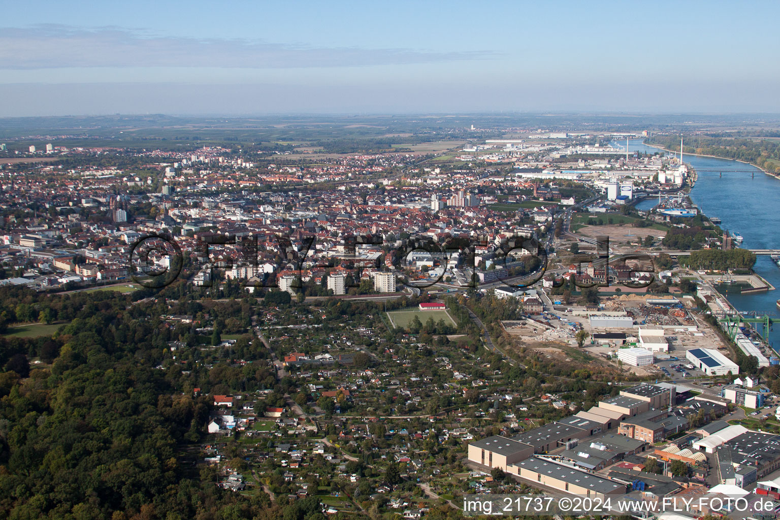 Vue aérienne de Dans les Waaggarten à Worms dans le département Rhénanie-Palatinat, Allemagne