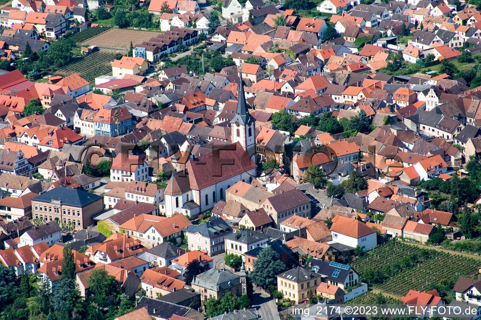 Vue oblique de Maikammer dans le département Rhénanie-Palatinat, Allemagne