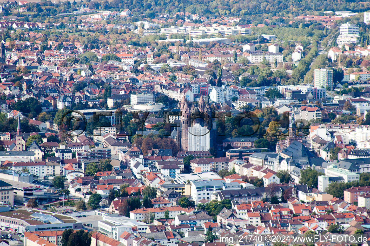 Vue aérienne de Cathédrale Impériale à Worms dans le département Rhénanie-Palatinat, Allemagne