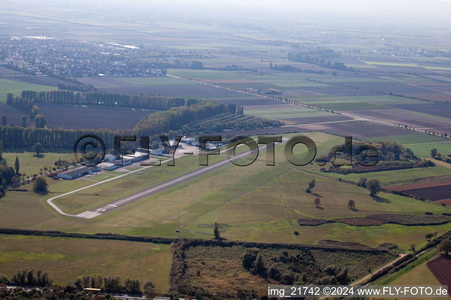 Vue aérienne de Aérodrome à Worms dans le département Rhénanie-Palatinat, Allemagne