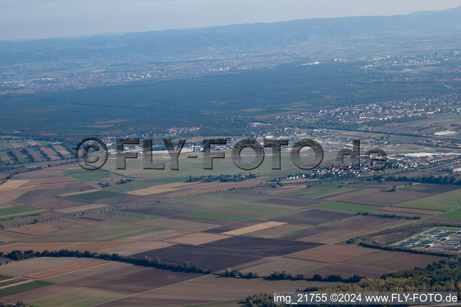 Vue aérienne de Aérodrome de Coleman à le quartier Sandhofen in Mannheim dans le département Bade-Wurtemberg, Allemagne