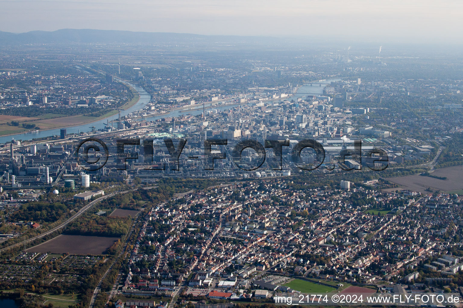 Vue aérienne de BASF Nord à le quartier Oppau in Ludwigshafen am Rhein dans le département Rhénanie-Palatinat, Allemagne