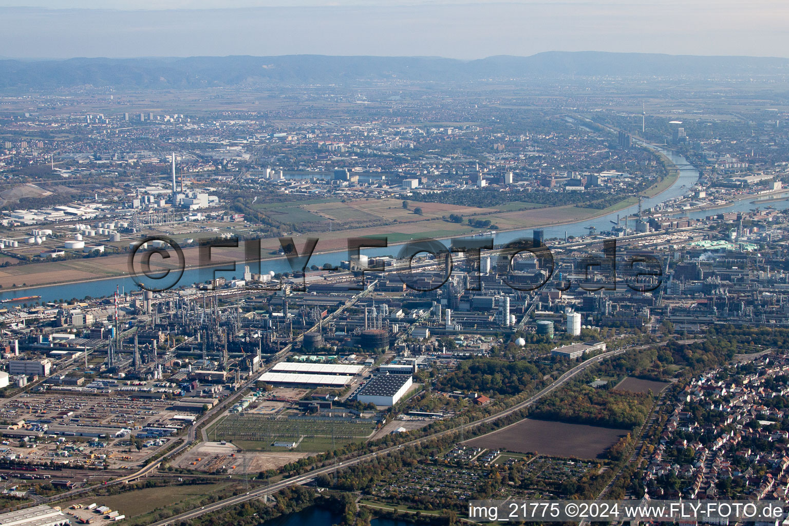 Nord à le quartier BASF in Ludwigshafen am Rhein dans le département Rhénanie-Palatinat, Allemagne hors des airs