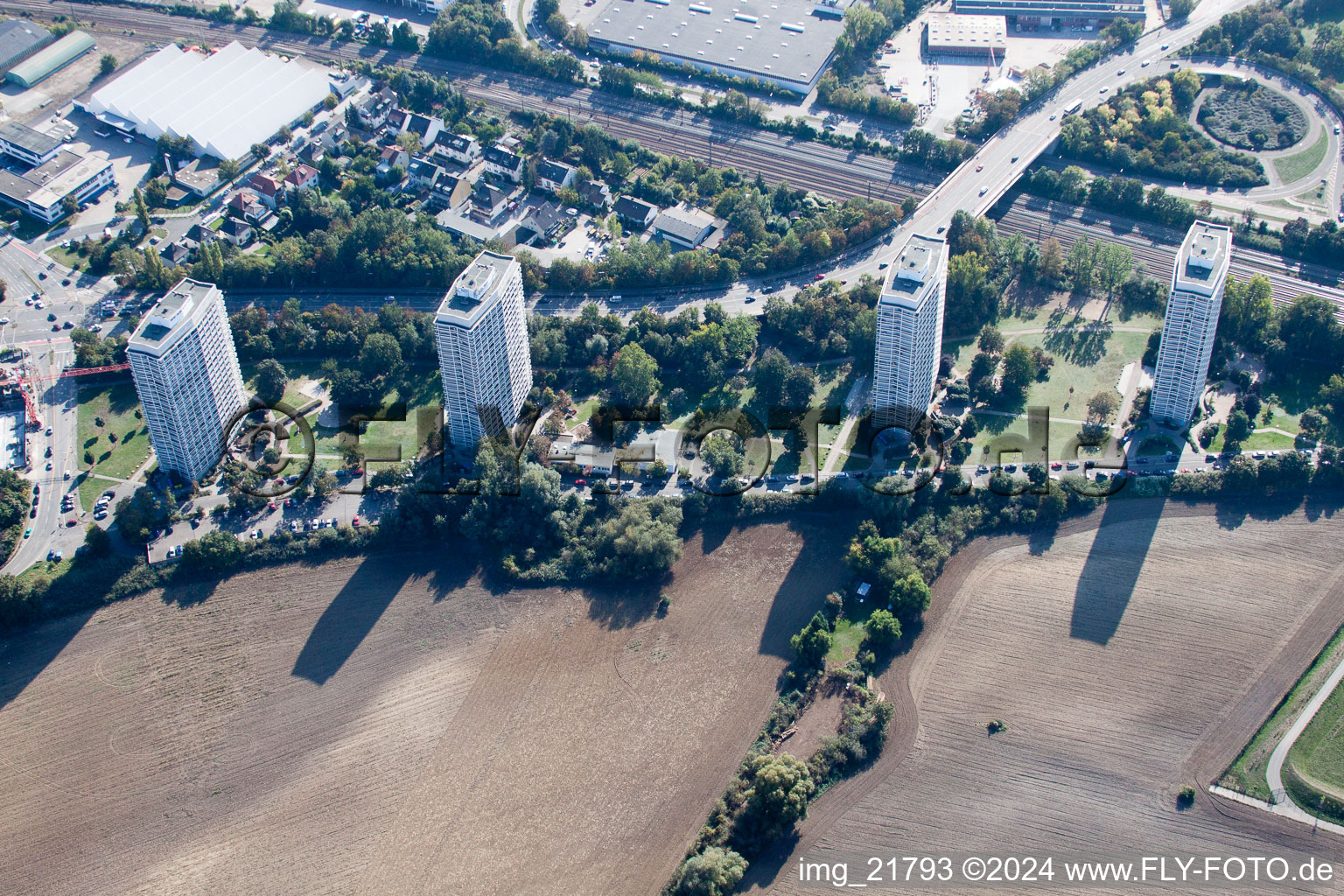 Vue aérienne de Oggersheim, Au Froschlache à le quartier Friesenheim in Ludwigshafen am Rhein dans le département Rhénanie-Palatinat, Allemagne