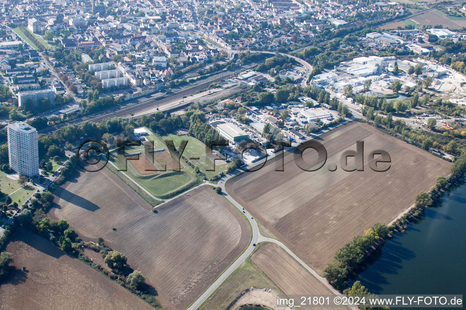 Vue aérienne de Finger Baustoffwerk GmbH à le quartier Oggersheim in Ludwigshafen am Rhein dans le département Rhénanie-Palatinat, Allemagne