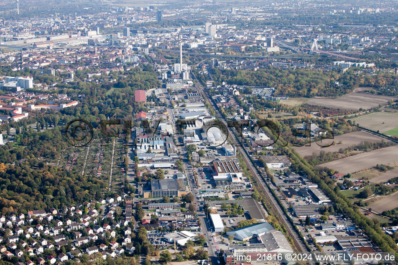 Vue aérienne de Industriestr à le quartier Friesenheim in Ludwigshafen am Rhein dans le département Rhénanie-Palatinat, Allemagne