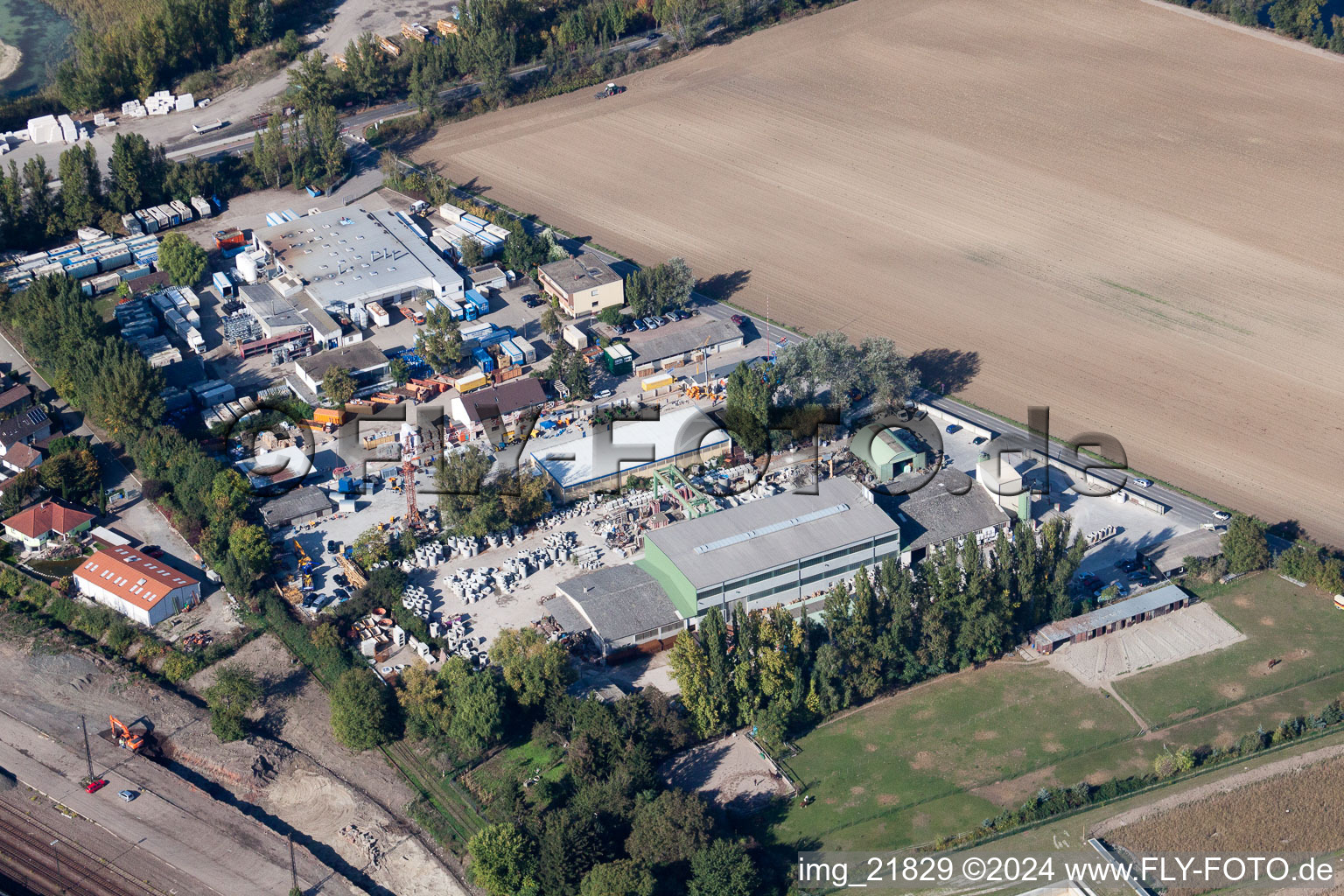 Finger Baustoffwerk GmbH à le quartier Oggersheim in Ludwigshafen am Rhein dans le département Rhénanie-Palatinat, Allemagne d'en haut