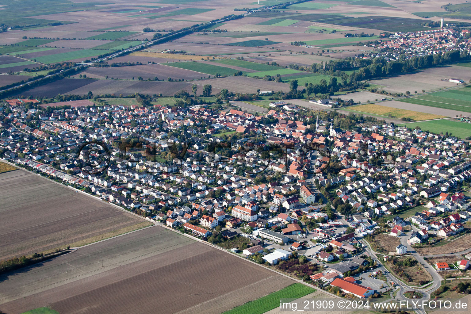 Vue aérienne de Vue sur le village à Beindersheim dans le département Rhénanie-Palatinat, Allemagne