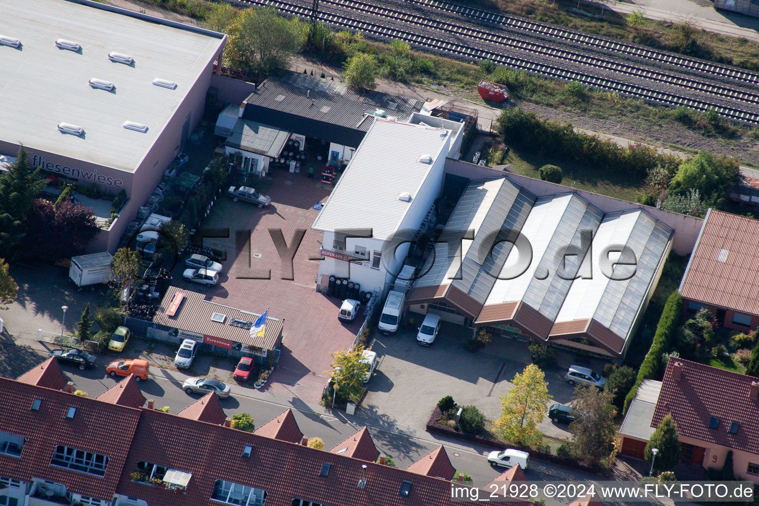 Vue aérienne de Prairie de carrelage à ongles Hydro Kultor à le quartier Bobenheim in Bobenheim-Roxheim dans le département Rhénanie-Palatinat, Allemagne