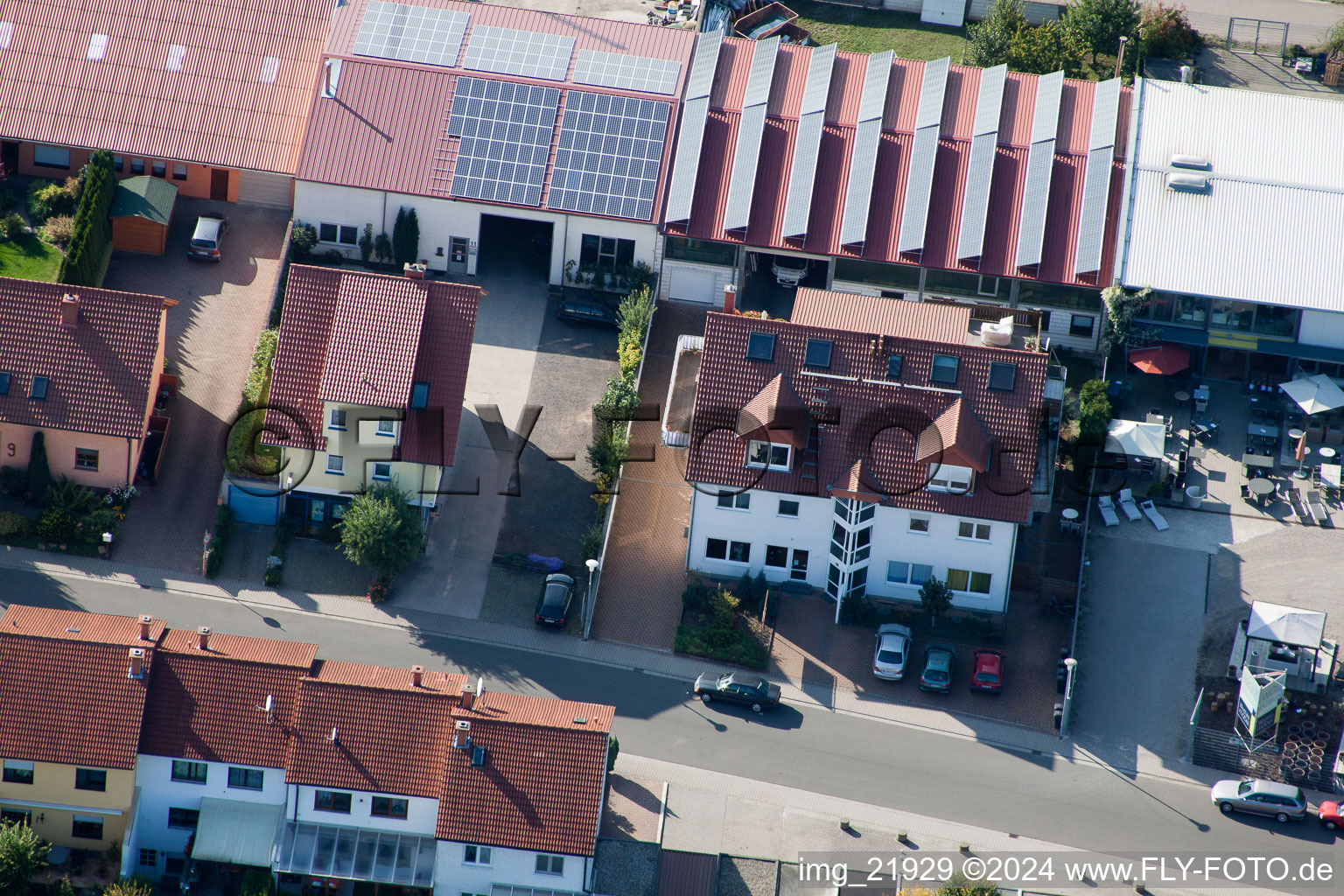 Vue aérienne de Maison funéraire Kapper GmbH à le quartier Bobenheim in Bobenheim-Roxheim dans le département Rhénanie-Palatinat, Allemagne