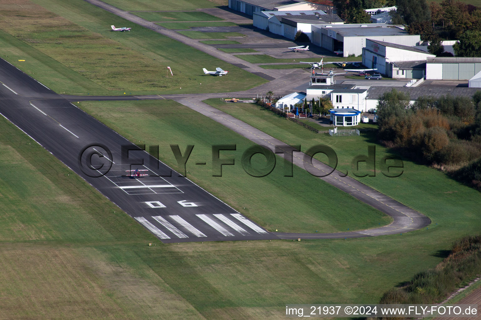 Vue aérienne de Aérodrome à Worms dans le département Rhénanie-Palatinat, Allemagne