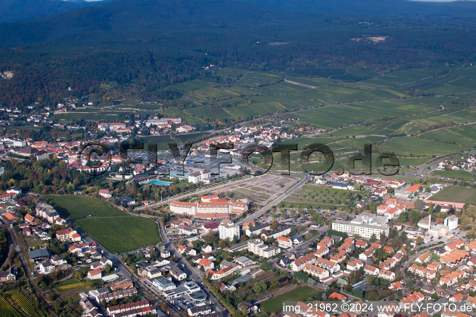 Vue aérienne de Place du marché des saucisses à Bad Dürkheim dans le département Rhénanie-Palatinat, Allemagne