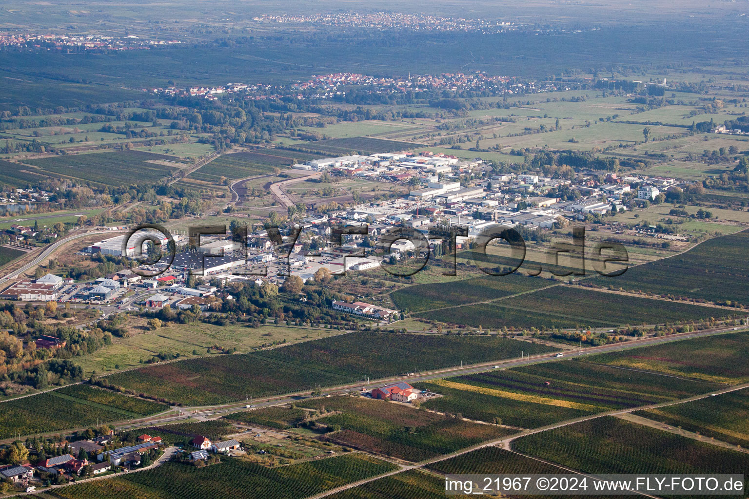 Vue aérienne de Zone commerciale O à Bad Dürkheim dans le département Rhénanie-Palatinat, Allemagne