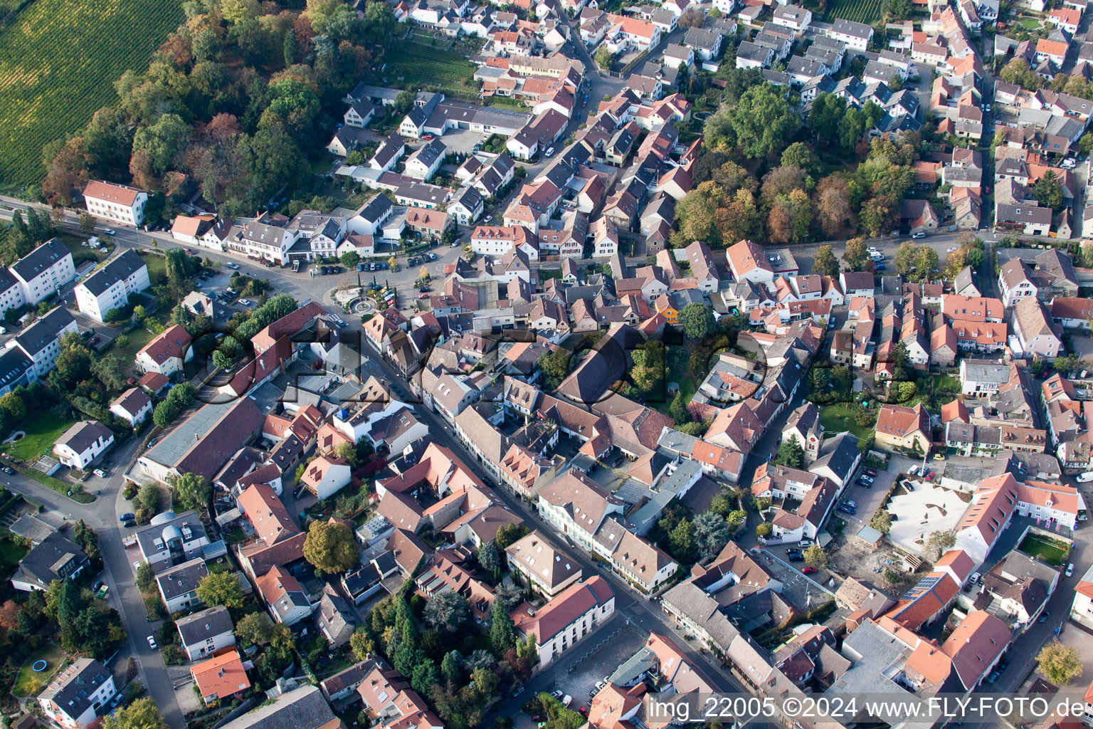 Deidesheim dans le département Rhénanie-Palatinat, Allemagne vue du ciel