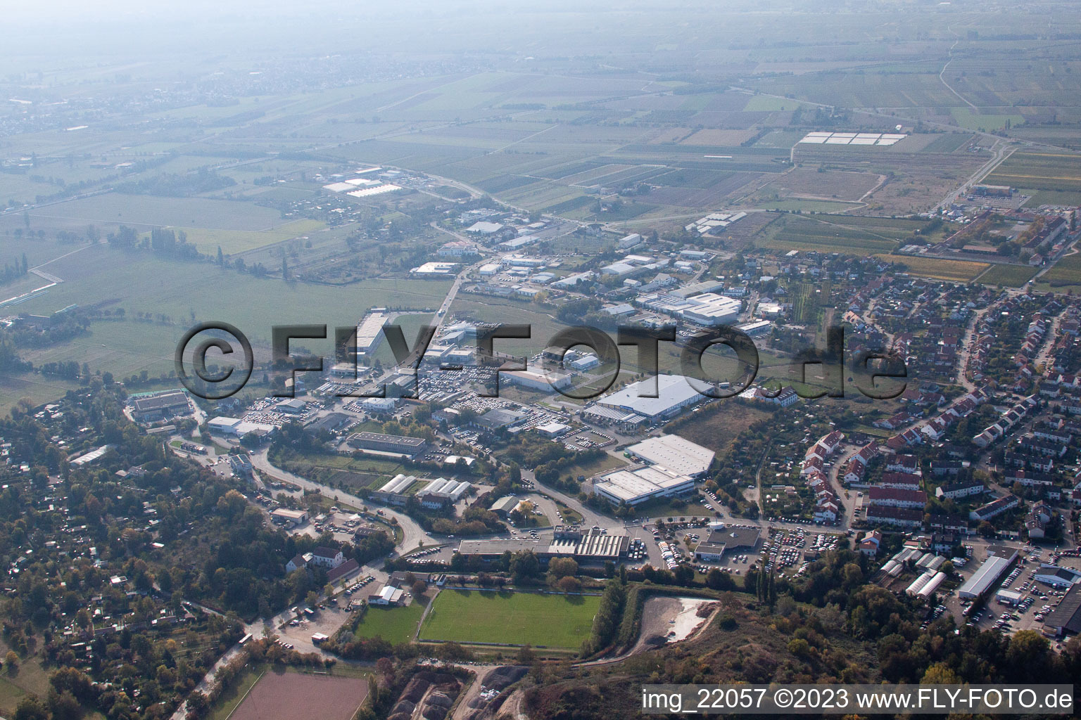 Vue aérienne de Zone industrielle de Nachtweide à Neustadt an der Weinstraße dans le département Rhénanie-Palatinat, Allemagne