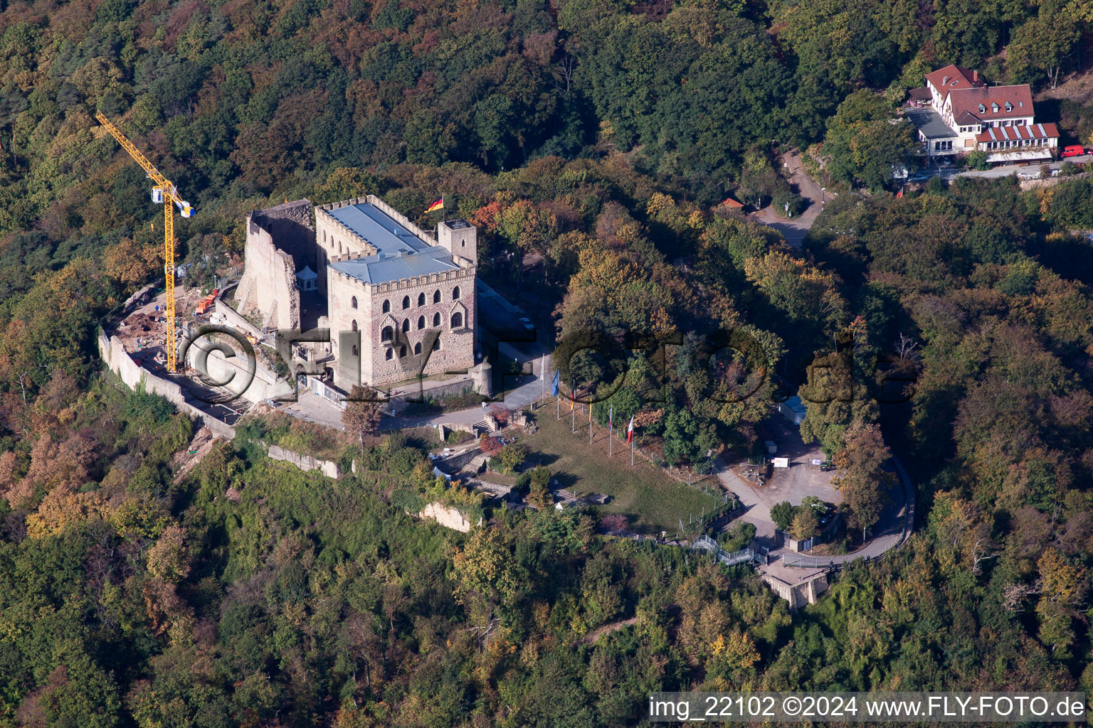 Photographie aérienne de Complexe du château de Hambach. Avec chantier pour le nouveau bâtiment du Restaurant 1832 à le quartier Diedesfeld in Neustadt an der Weinstraße dans le département Rhénanie-Palatinat, Allemagne