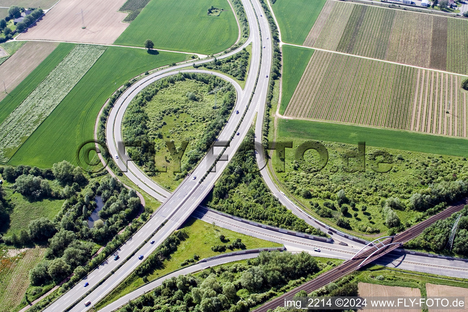 Vue aérienne de A5 sortie Landau Nord à le quartier Dammheim in Landau in der Pfalz dans le département Rhénanie-Palatinat, Allemagne