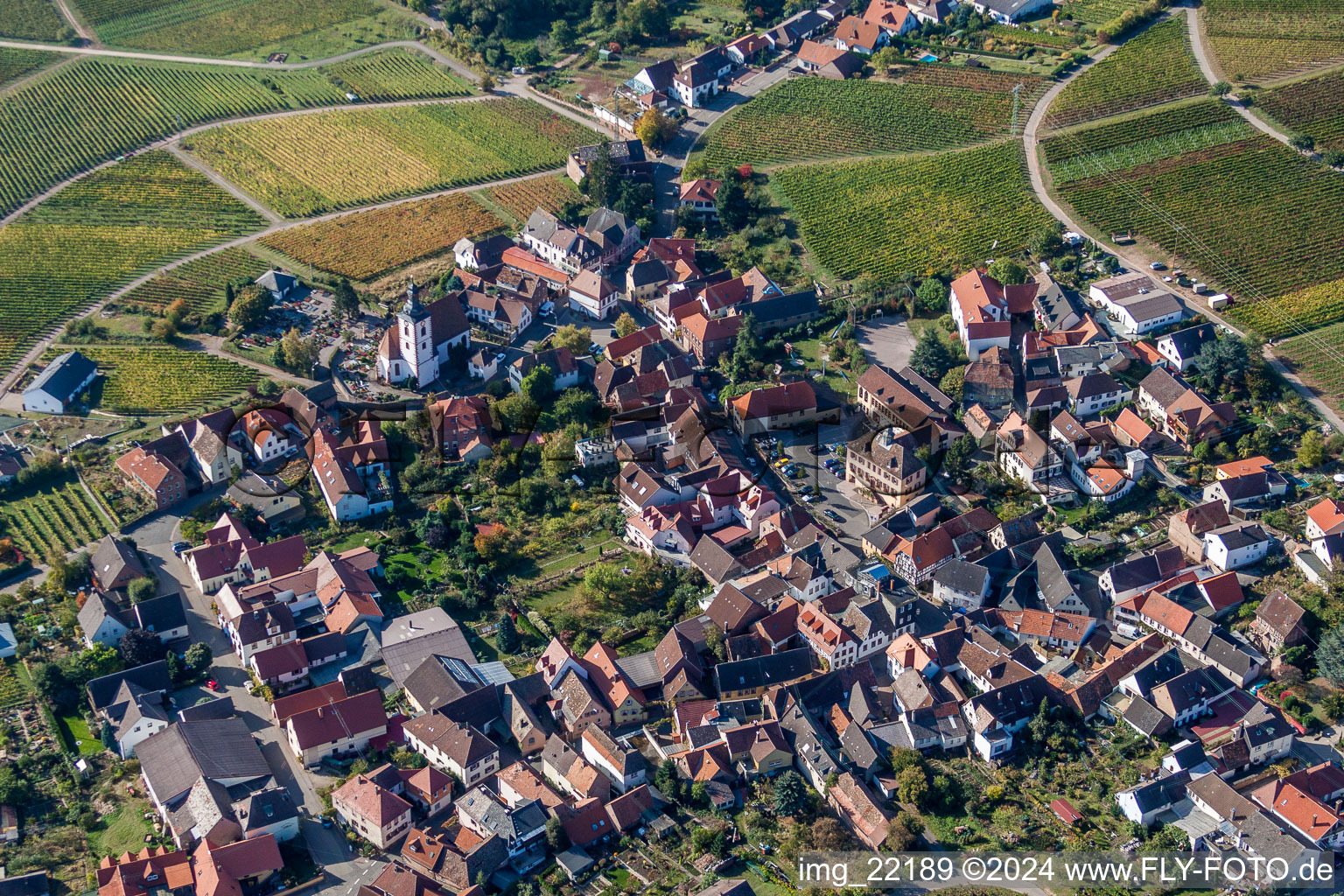 Vue aérienne de Champs agricoles et surfaces utilisables à le quartier Weyher in Weyher in der Pfalz dans le département Rhénanie-Palatinat, Allemagne