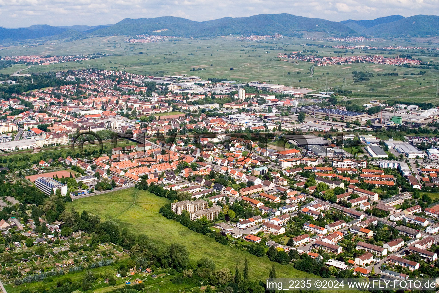 Vue aérienne de Zone industrielle de Landau Horst à le quartier Queichheim in Landau in der Pfalz dans le département Rhénanie-Palatinat, Allemagne