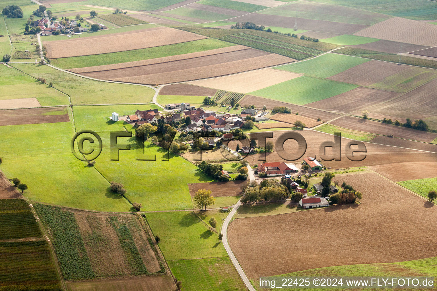 Vue aérienne de Propriété d'une ferme en bordure de champs cultivés dans le quartier Deutschhof à Kapellen-Drusweiler à Deutschhof dans le département Rhénanie-Palatinat, Allemagne
