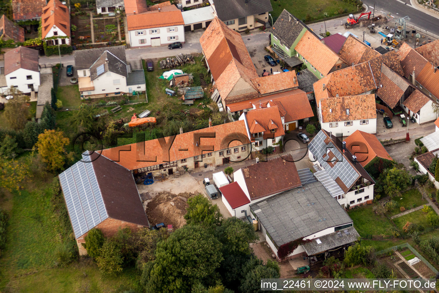 Vue oblique de Domaine viticole de Gnägy à le quartier Rechtenbach in Schweigen-Rechtenbach dans le département Rhénanie-Palatinat, Allemagne