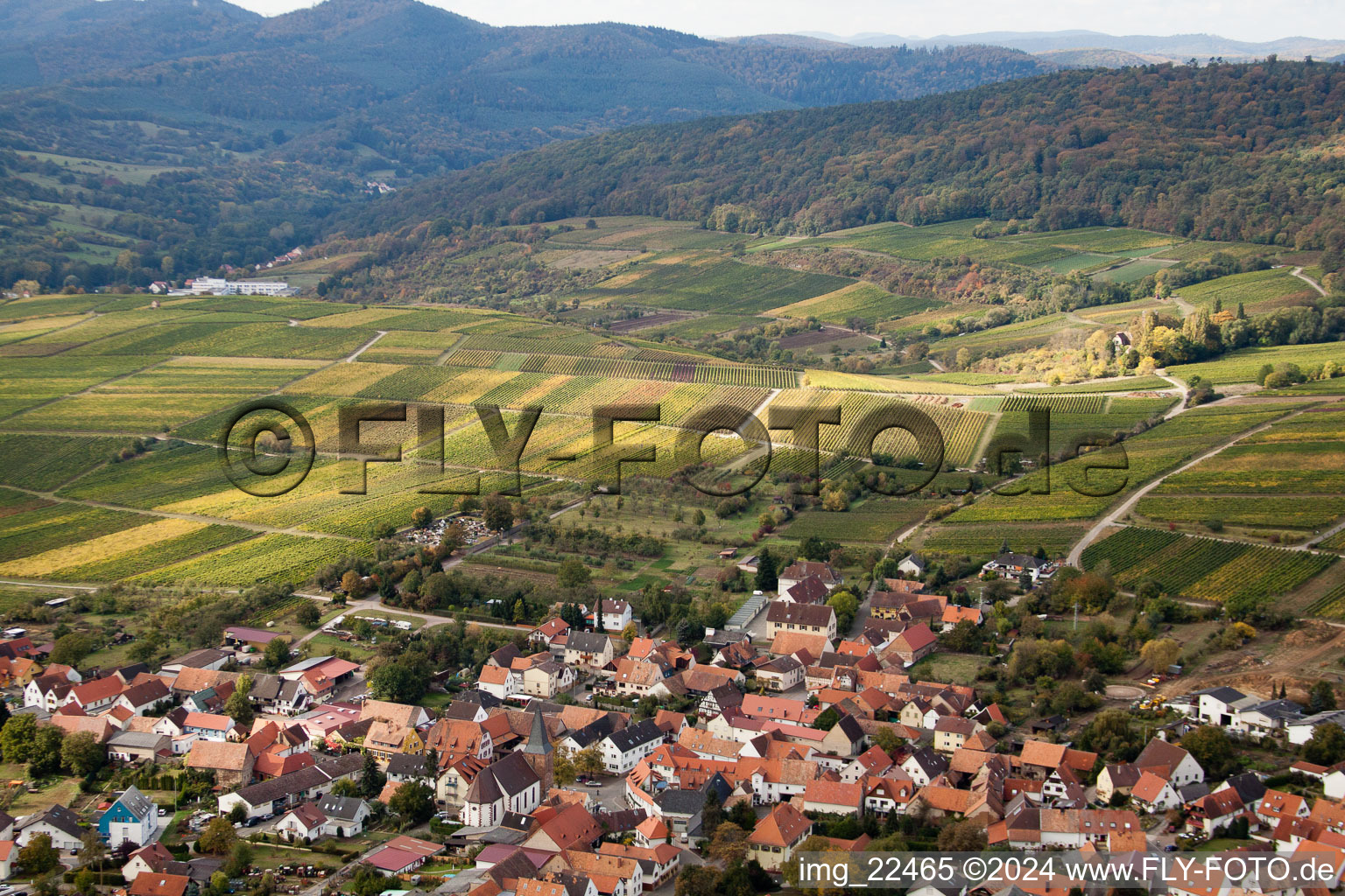 Vue aérienne de Silence, Sonnenberg à le quartier Rechtenbach in Schweigen-Rechtenbach dans le département Rhénanie-Palatinat, Allemagne