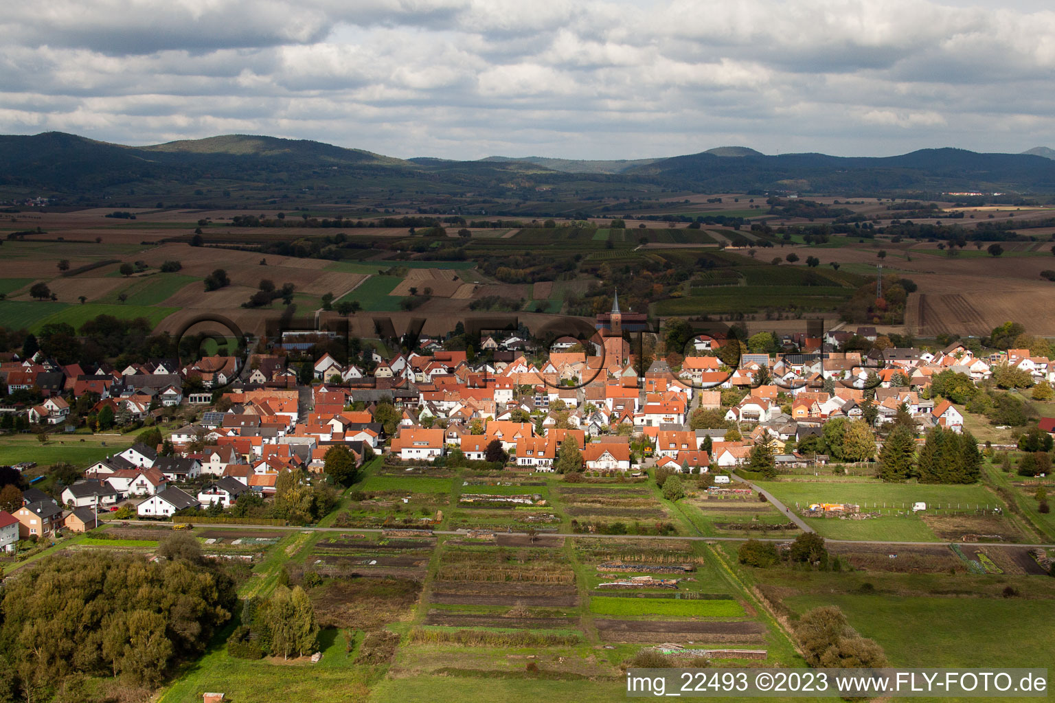 Kapsweyer dans le département Rhénanie-Palatinat, Allemagne du point de vue du drone