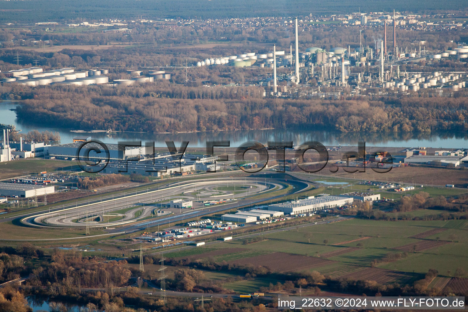 Zone industrielle d'Oberwald à Wörth am Rhein dans le département Rhénanie-Palatinat, Allemagne depuis l'avion