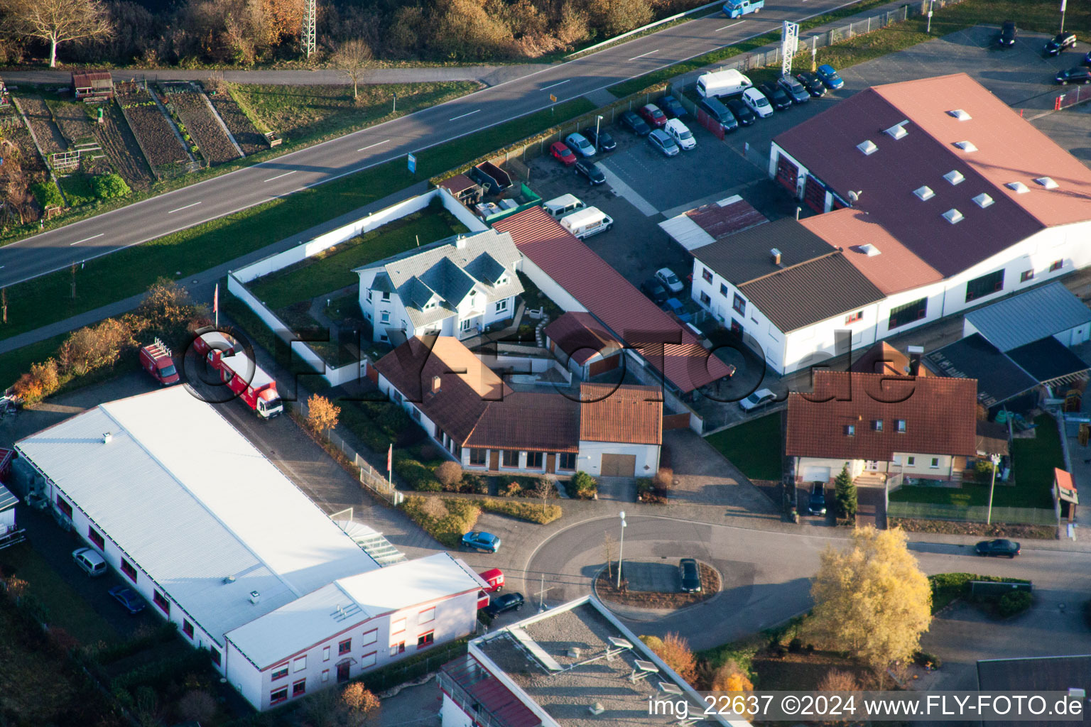 Zone commerciale N à Wörth am Rhein dans le département Rhénanie-Palatinat, Allemagne d'en haut