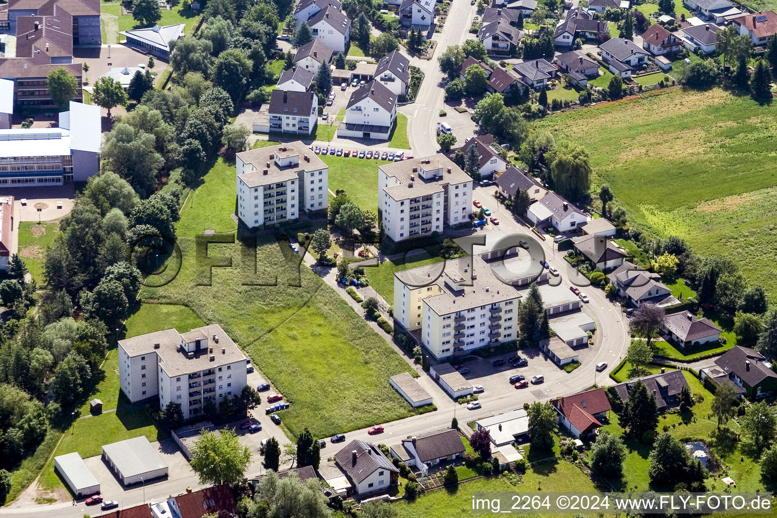 Vue aérienne de Ensemble de grande hauteur sur Albert-Detzel-Straße (Palatinat) à le quartier Herxheim in Herxheim bei Landau dans le département Rhénanie-Palatinat, Allemagne