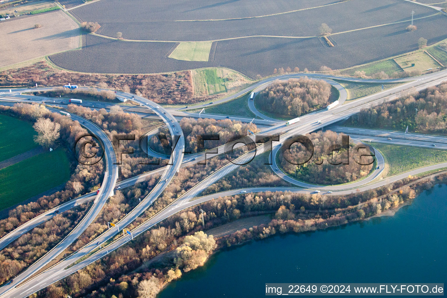 Vue aérienne de Croix de Worther à Wörth am Rhein dans le département Rhénanie-Palatinat, Allemagne