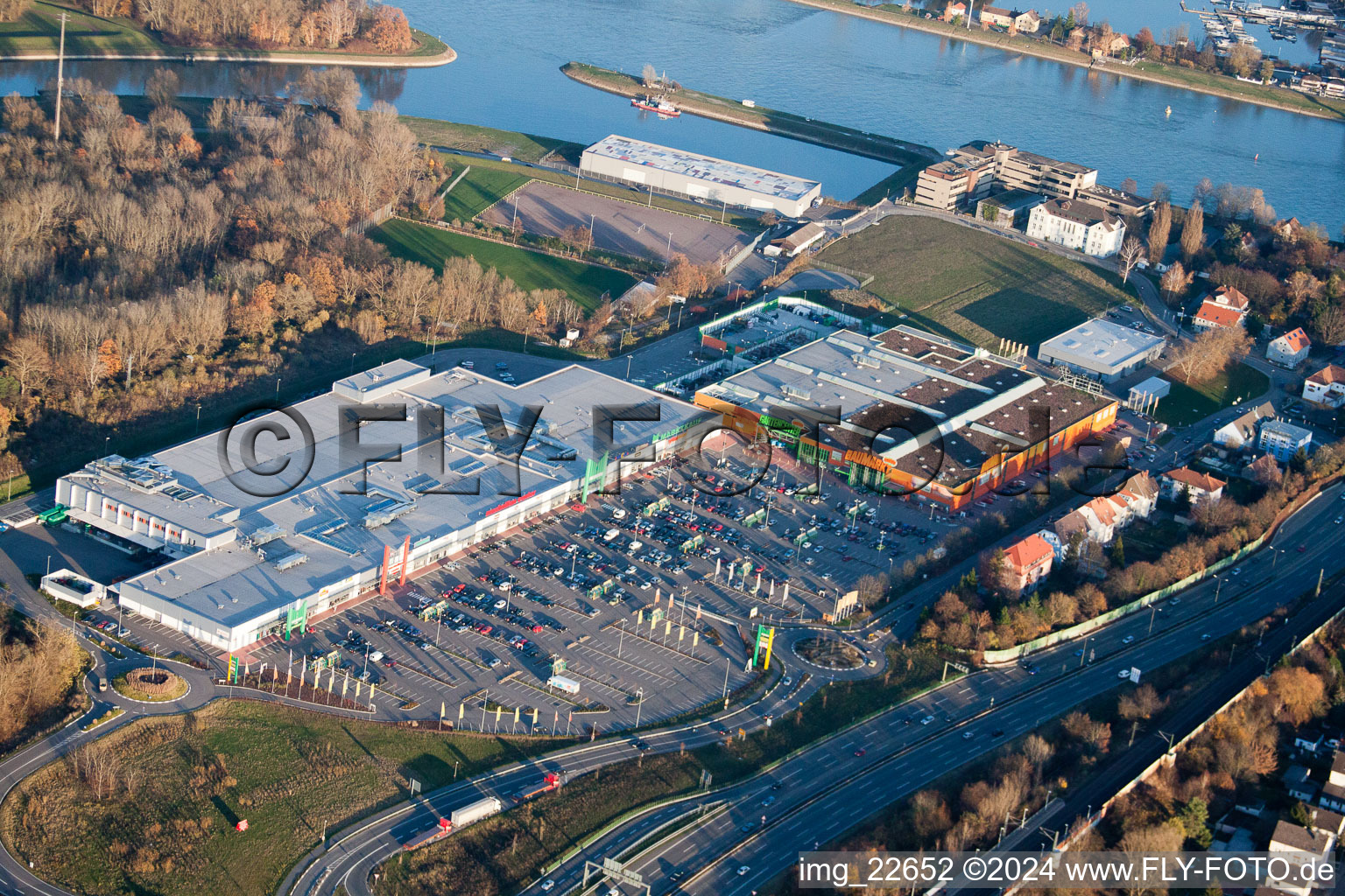 Vue aérienne de Centre Luitpold à le quartier Maximiliansau in Wörth am Rhein dans le département Rhénanie-Palatinat, Allemagne