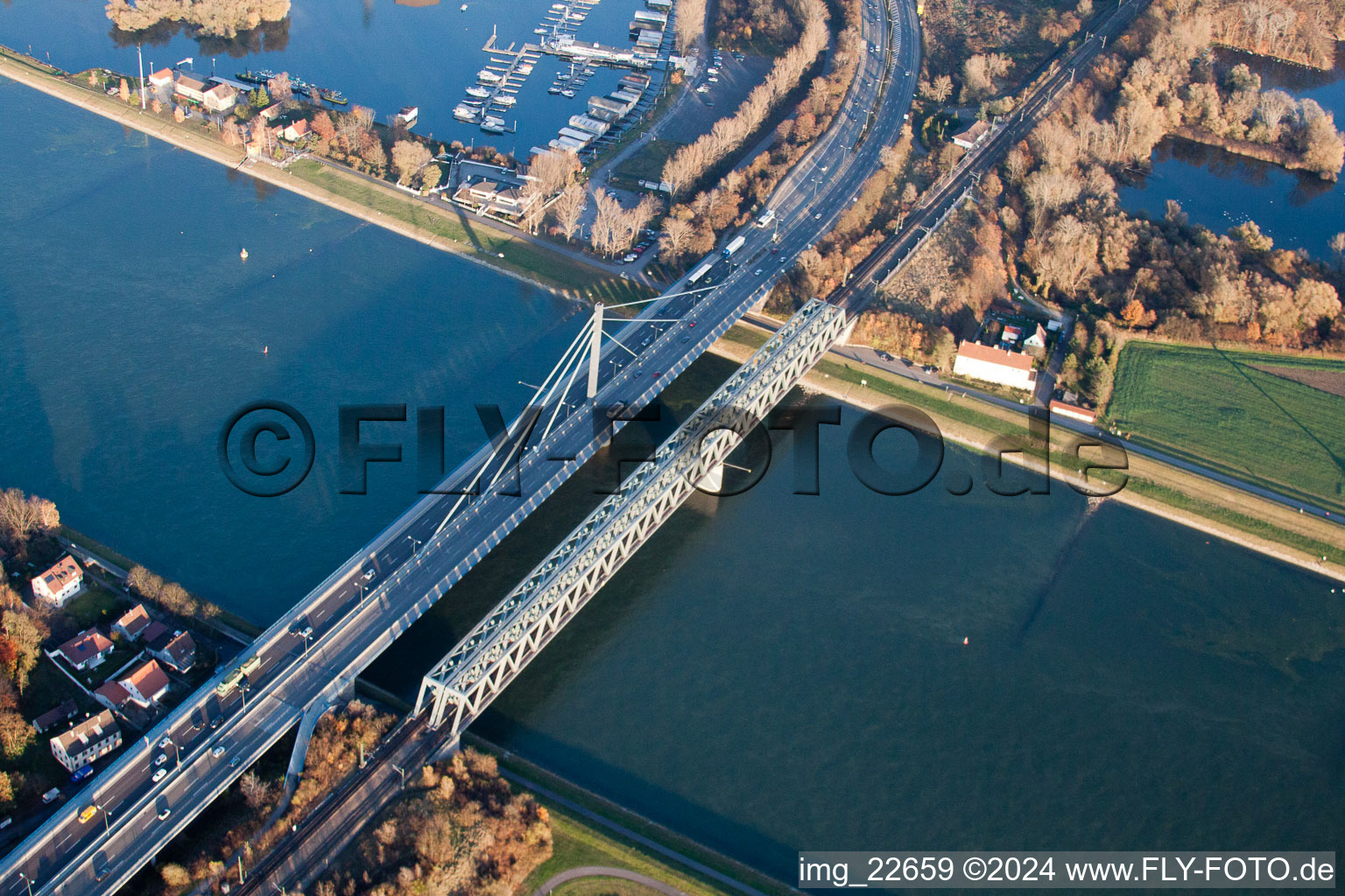 Vue aérienne de Pont de Rhien à le quartier Maximiliansau in Wörth am Rhein dans le département Rhénanie-Palatinat, Allemagne