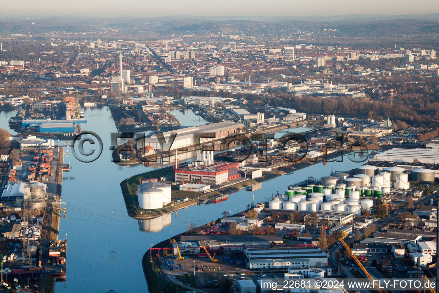 Quartier Rheinhafen in Karlsruhe dans le département Bade-Wurtemberg, Allemagne hors des airs