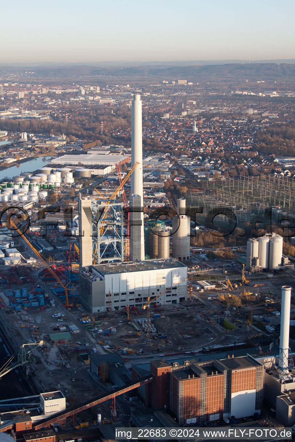 Vue aérienne de Centrale électrique EnBW à le quartier Rheinhafen in Karlsruhe dans le département Bade-Wurtemberg, Allemagne