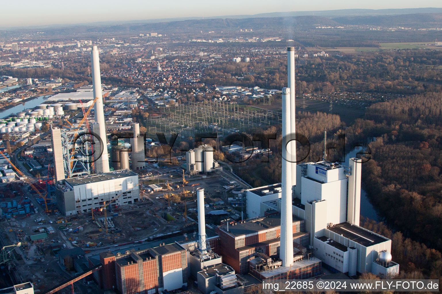 Vue oblique de Centrale électrique EnBW à le quartier Rheinhafen in Karlsruhe dans le département Bade-Wurtemberg, Allemagne