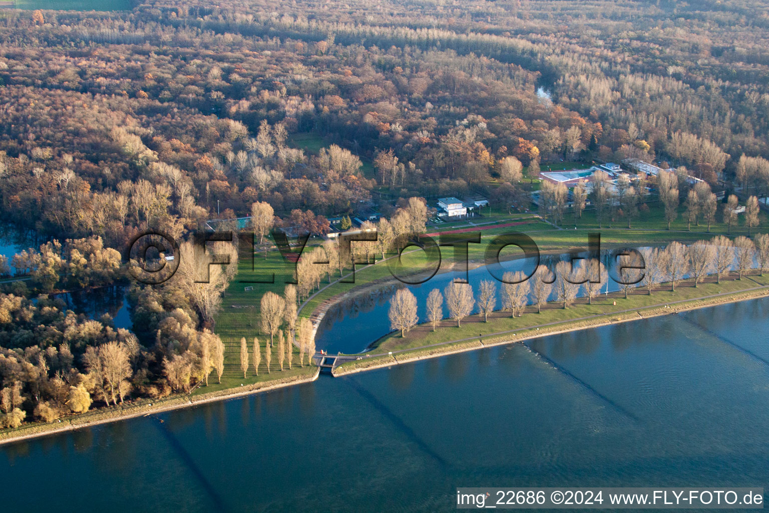 Vue aérienne de Rappenwörth, Rheinstrandbad à le quartier Daxlanden in Karlsruhe dans le département Bade-Wurtemberg, Allemagne