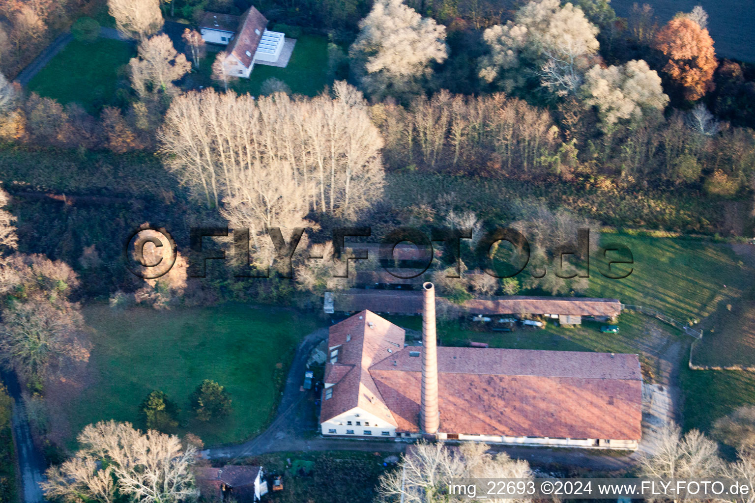 Neuburg dans le département Rhénanie-Palatinat, Allemagne d'un drone