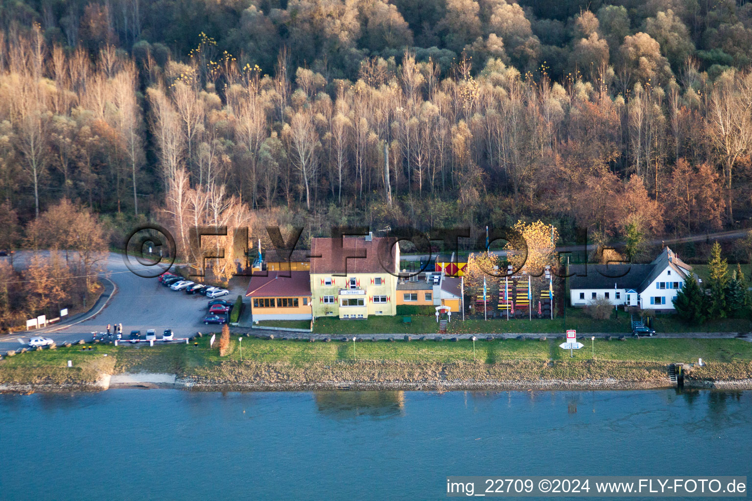 Vue aérienne de Neuburgweier, ancienne douane à Au am Rhein dans le département Bade-Wurtemberg, Allemagne