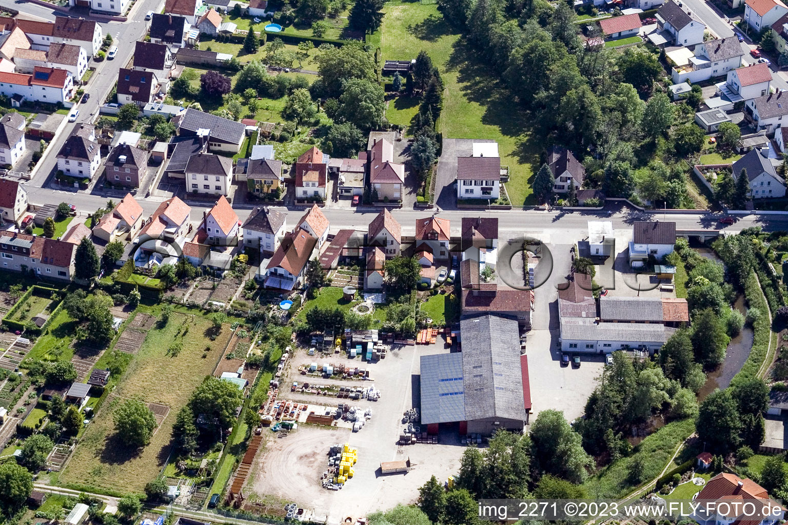 Vue aérienne de A l'étang supérieur à le quartier Herxheim in Herxheim bei Landau dans le département Rhénanie-Palatinat, Allemagne