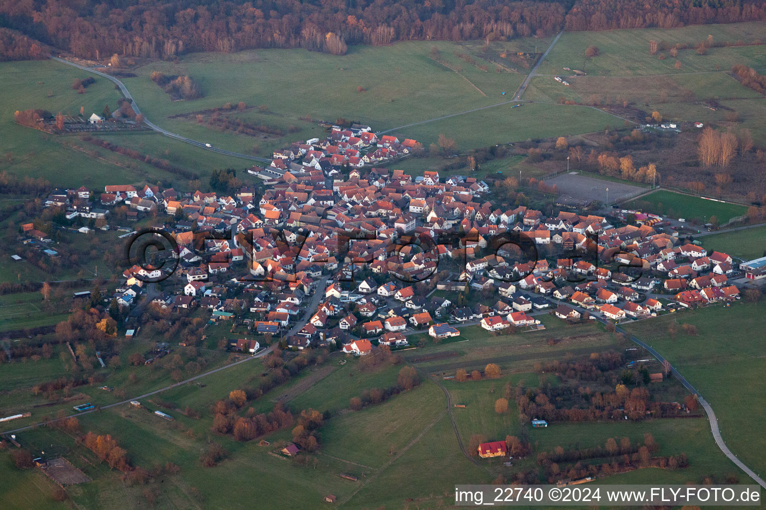 Quartier Büchelberg in Wörth am Rhein dans le département Rhénanie-Palatinat, Allemagne du point de vue du drone