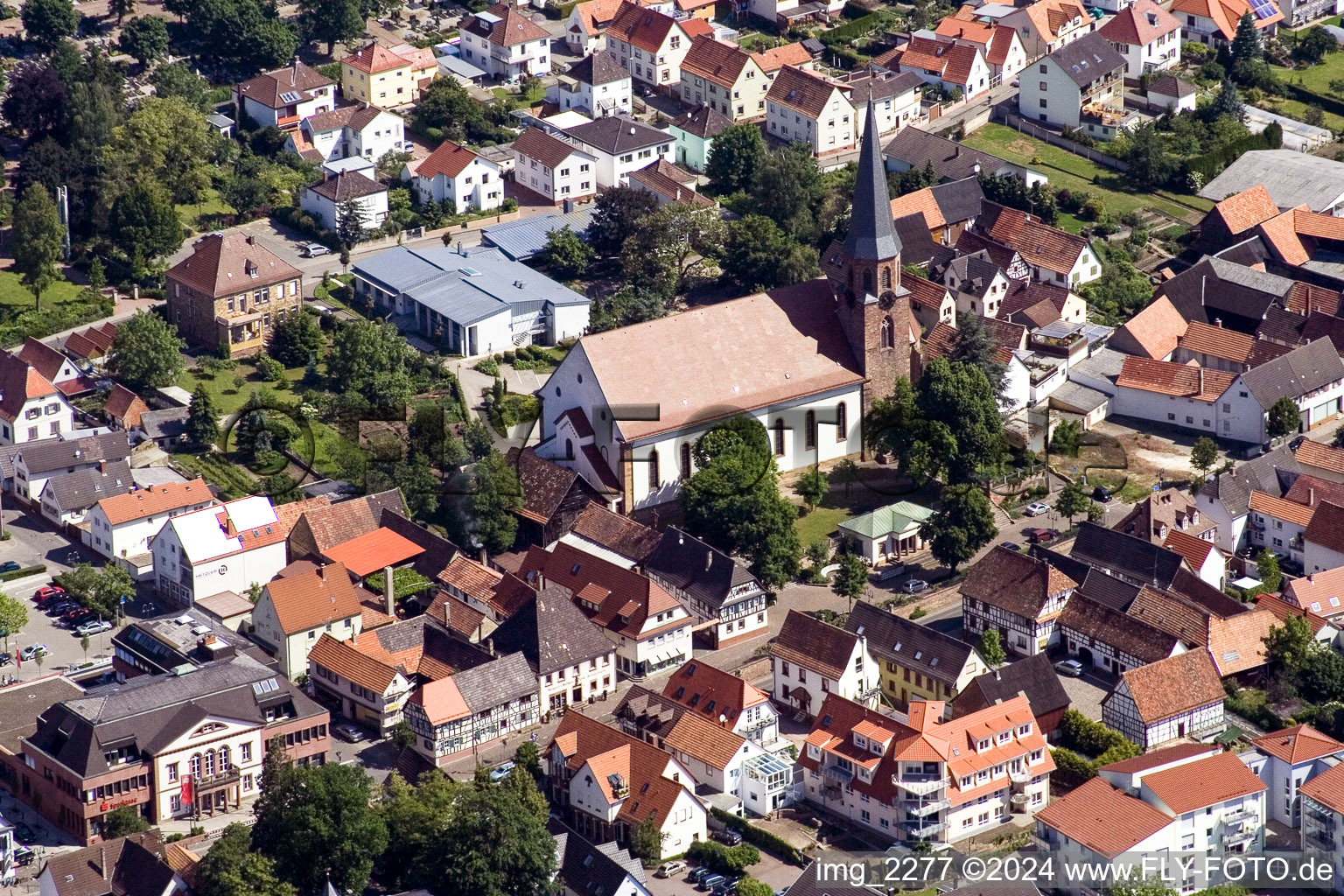 Vue aérienne de Bâtiment religieux à Herxheim près de Landau (Palatinat) à le quartier Herxheim in Herxheim bei Landau/Pfalz dans le département Rhénanie-Palatinat, Allemagne