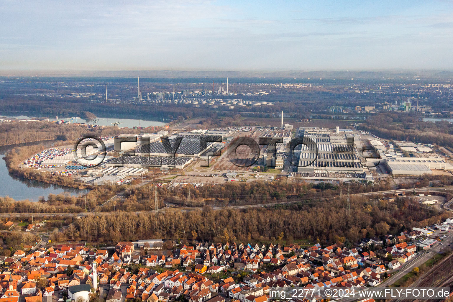 Vue oblique de Wörth am Rhein dans le département Rhénanie-Palatinat, Allemagne